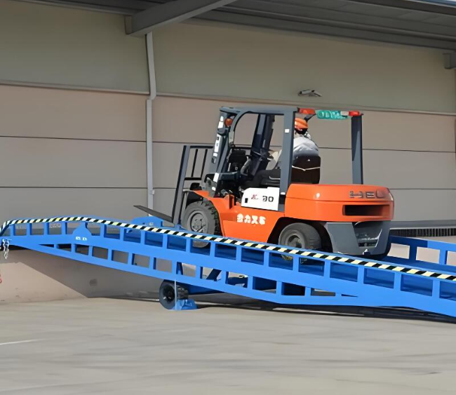 神农架移动式卸货平台（叉车用）